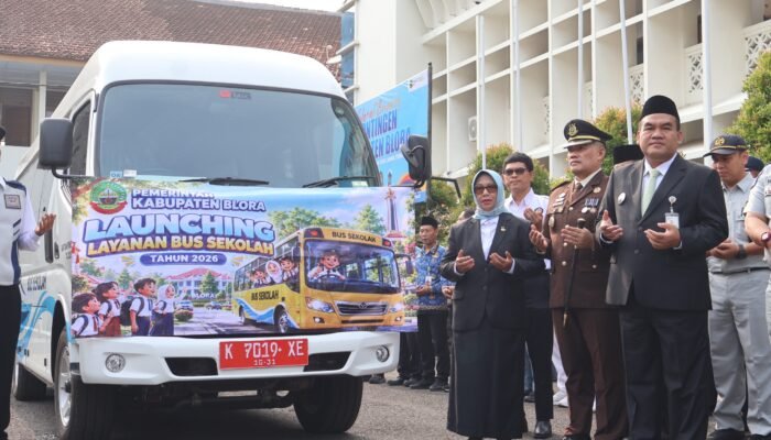 Bus Sekolah Gratis Blora Diluncurkan, Bupati: Aman dan Bebas Ongkos Pelajar