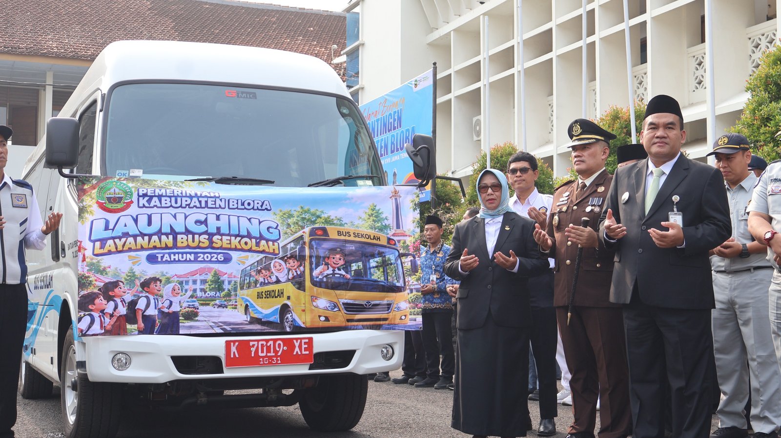 Bus Sekolah Gratis Blora Diluncurkan, Bupati: Aman dan Bebas Ongkos Pelajar 1 IMG 20261028 WA0073