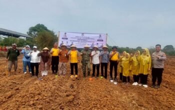 Penanaman Jagung 1 Hektare di Sindang Jaya, Polsek Pasar Kemis Dukung Ketahanan Pangan 2026 6 IMG 20261030 WA0064