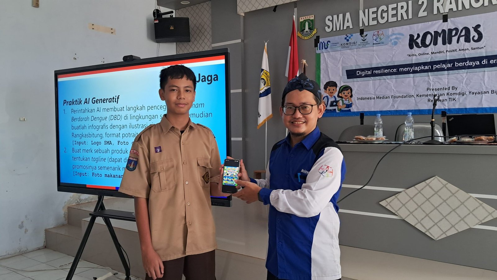 Literasi AI di SMAN 2 Rangkasbitung, Siswa Diajak Waspadai Hoaks dan Kebocoran Data 3 IMG 20261030 WA0105 scaled