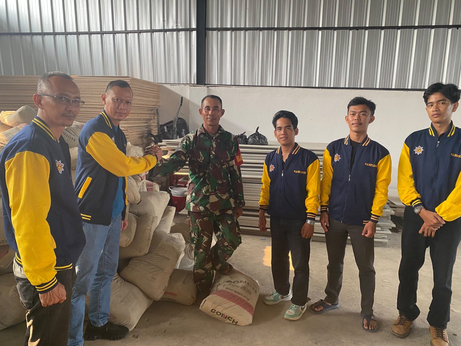AMPI Babel Salurkan Bantuan Bahan Bangunan untuk Korban Kebakaran Serdang 1 motion photo 1146101973112610762 scaled